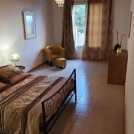 לינה וארוחת בוקר Chez Isabelle *