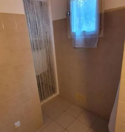 לינה וארוחת בוקר Chez Isabelle 3*