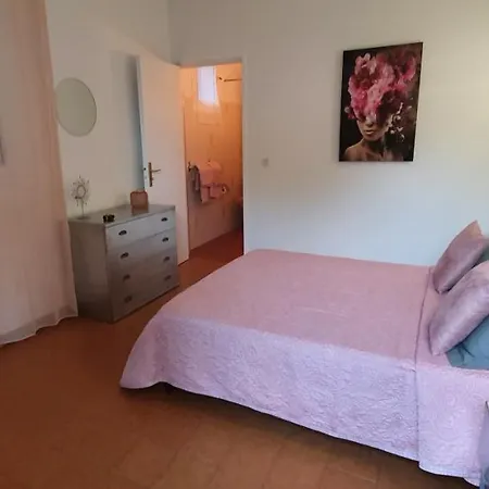 לינה וארוחת בוקר Chez Isabelle 3*