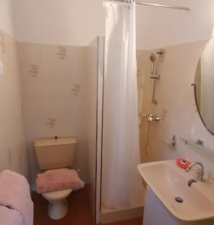 לינה וארוחת בוקר Chez Isabelle