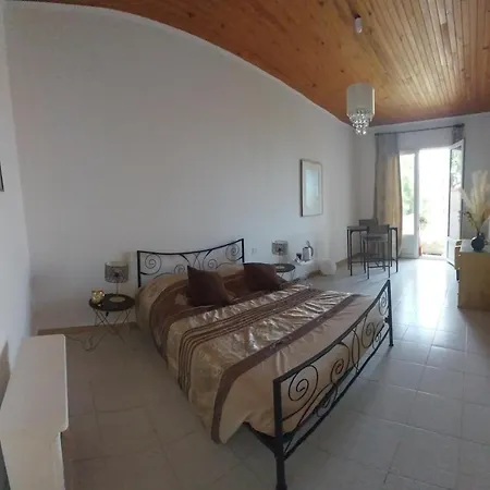 Chez Isabelle Bed & Breakfast Luri