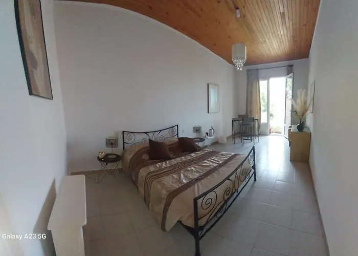 Chez Isabelle Bed & Breakfast Luri